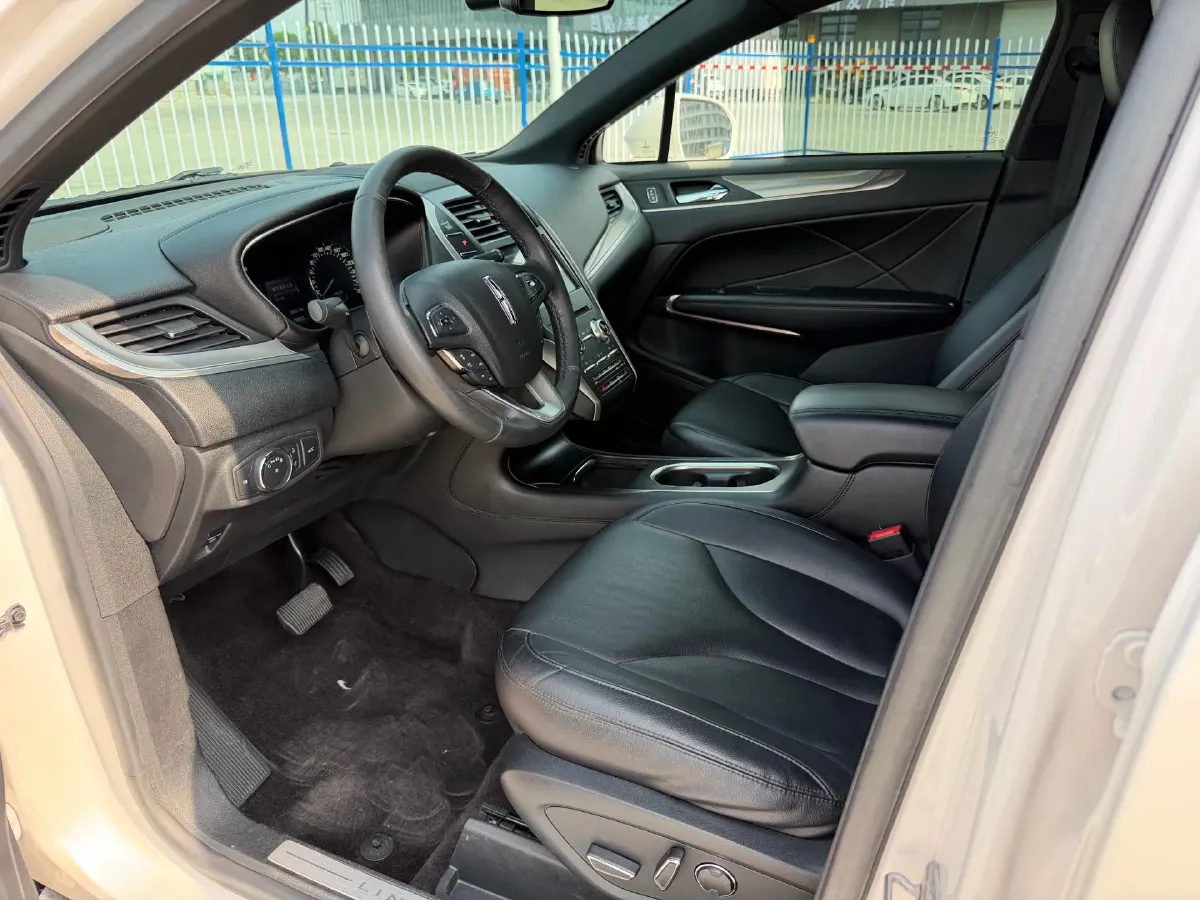 2018 Lincoln MKC 2.0T 203HP L4 6AT,autocango,china used car exporter,china ev exporter,chinese used car exporter,chinese used ev exporter