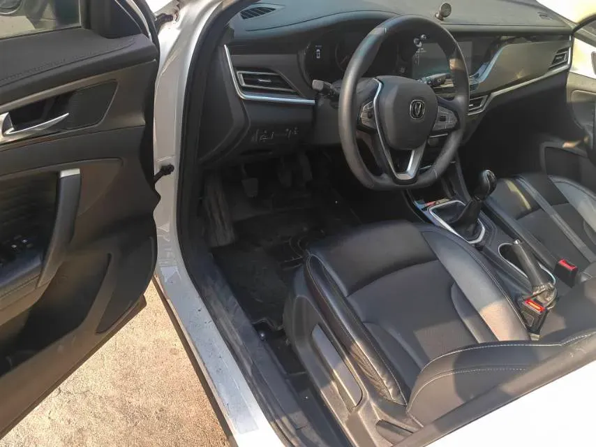 2019 ChangAn CS35 Plus 1.6L 128HP L4 5MT,autocango,china used car exporter,china ev exporter,chinese used car exporter,chinese used ev exporter