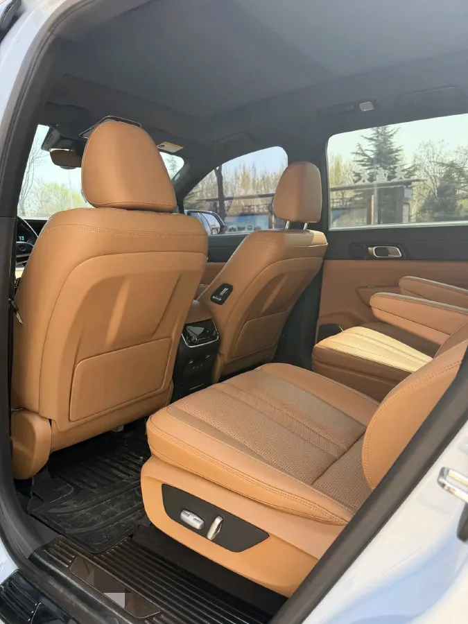 2020 Li ONE Range Extended 131HP REEV 40.5KWH,autocango,china used car exporter,china ev exporter,chinese used car exporter,chinese used ev exporter