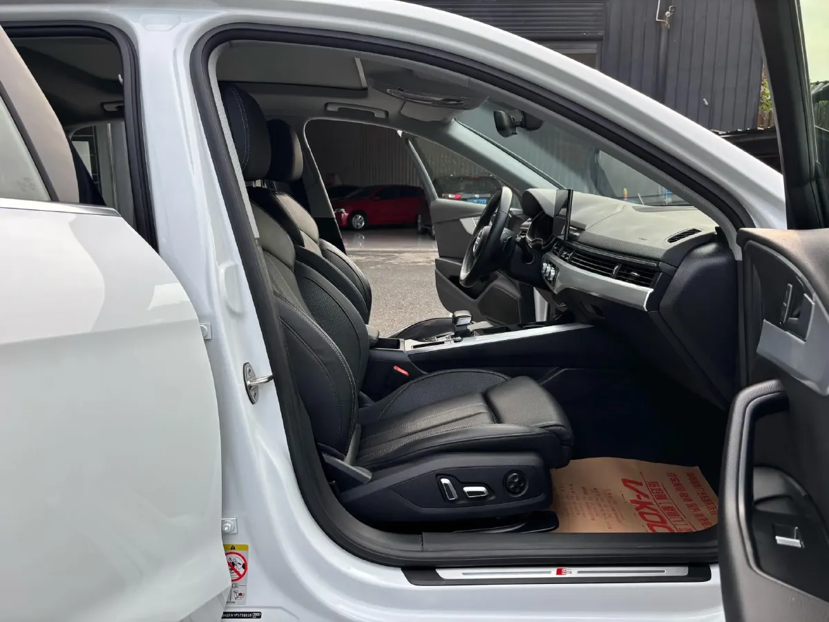 2023 Audi A4L 2.0T 190HP L4 7DCT,autocango,china used car exporter,china ev exporter,chinese used car exporter,chinese used ev exporter