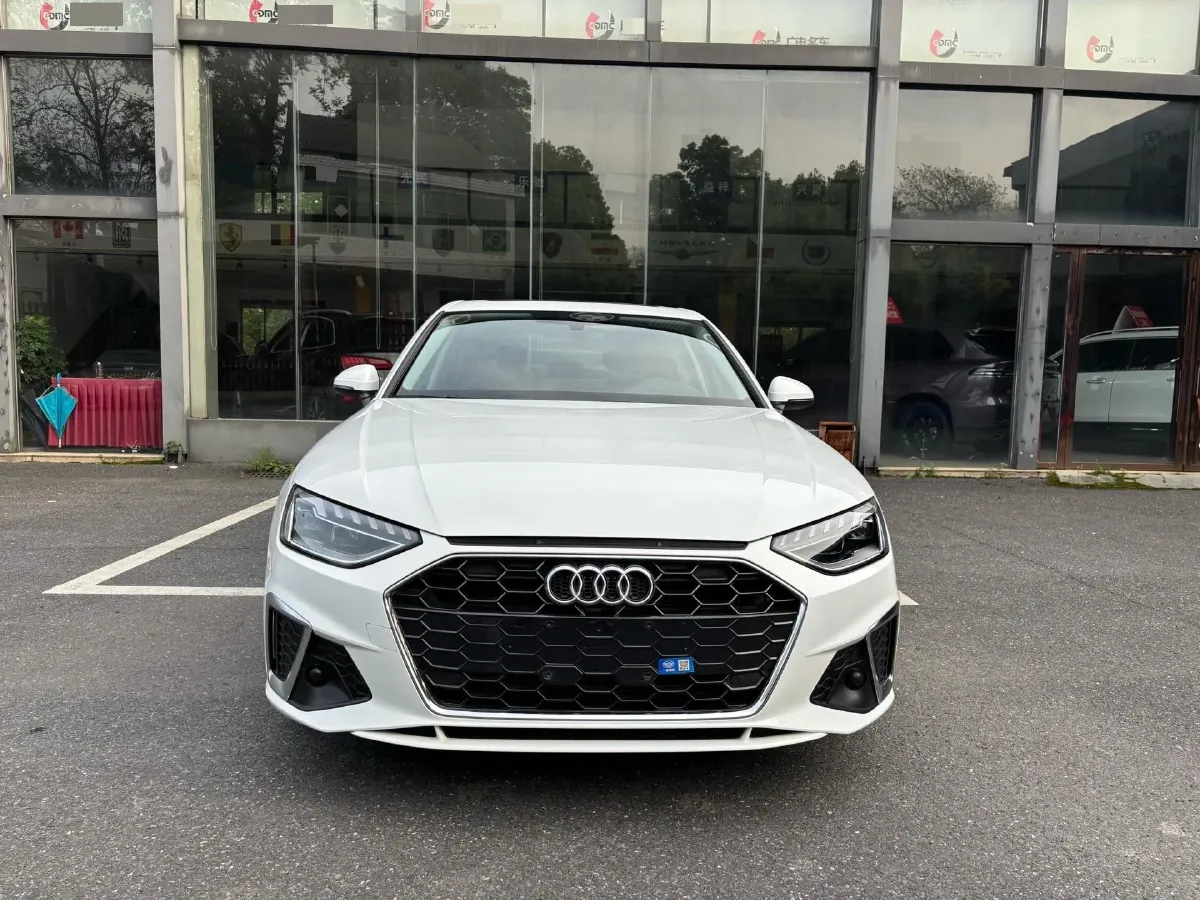 2023 Audi A4L 2.0T 190HP L4 7DCT,autocango,china used car exporter,china ev exporter,chinese used car exporter,chinese used ev exporter