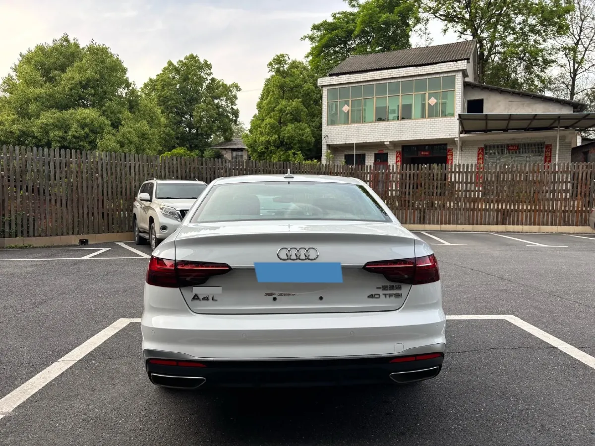 2023 Audi A4L 2.0T 190HP L4 7DCT,autocango,china used car exporter,china ev exporter,chinese used car exporter,chinese used ev exporter