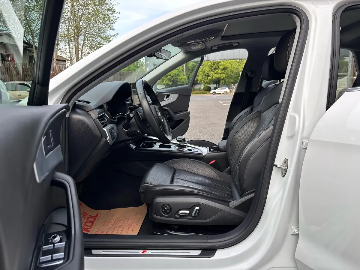 2023 Audi A4L 2.0T 190HP L4 7DCT,autocango,china used car exporter,china ev exporter,chinese used car exporter,chinese used ev exporter