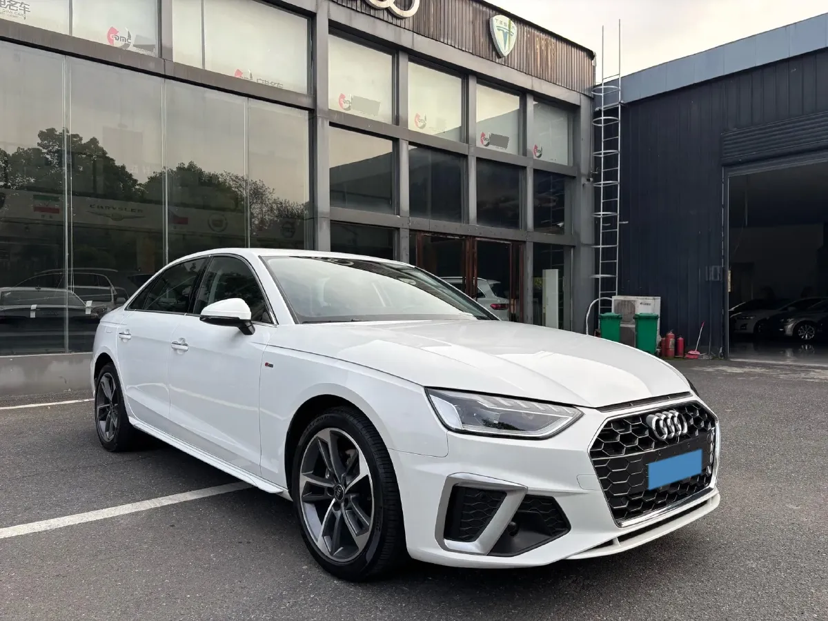 2023 Audi A4L 2.0T 190HP L4 7DCT,autocango,china used car exporter,china ev exporter,chinese used car exporter,chinese used ev exporter