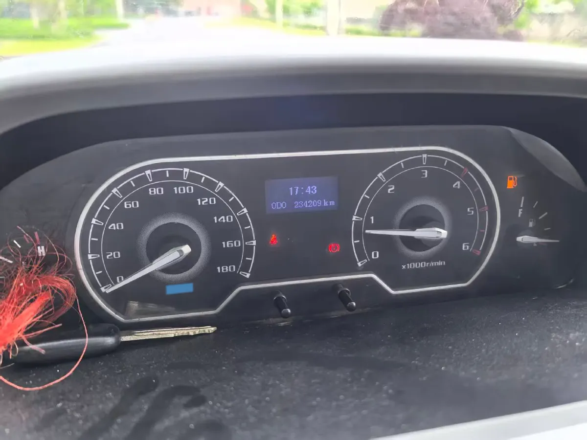 2019 MAXUS XinTu V80 2.5T 136HP L4 6MT,autocango,china used car exporter,china ev exporter,chinese used car exporter,chinese used ev exporter