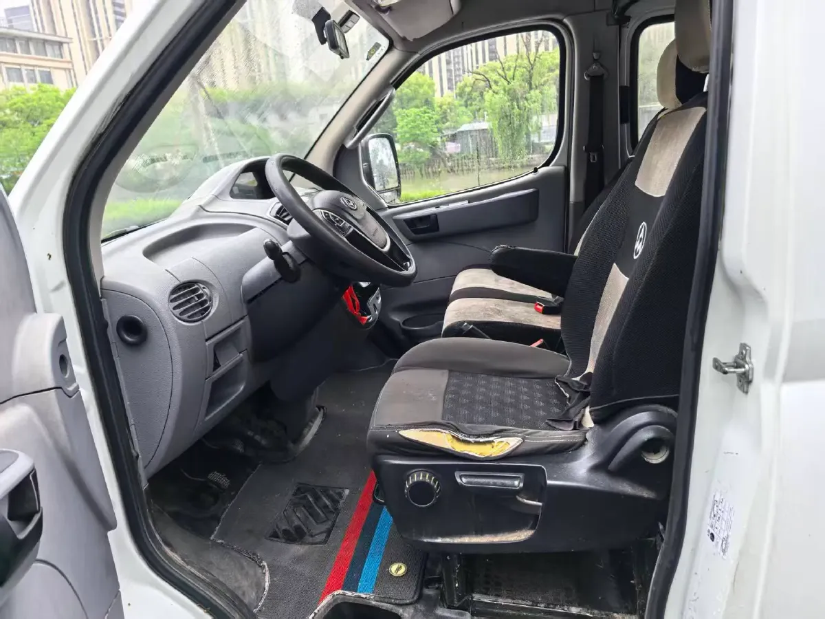 2019 MAXUS XinTu V80 2.5T 136HP L4 6MT,autocango,china used car exporter,china ev exporter,chinese used car exporter,chinese used ev exporter