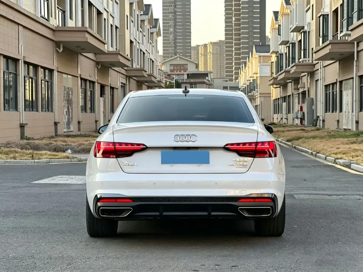 2022 Audi A4L 2.0T 252HP L4 7DCT,autocango,china used car exporter,china ev exporter,chinese used car exporter,chinese used ev exporter