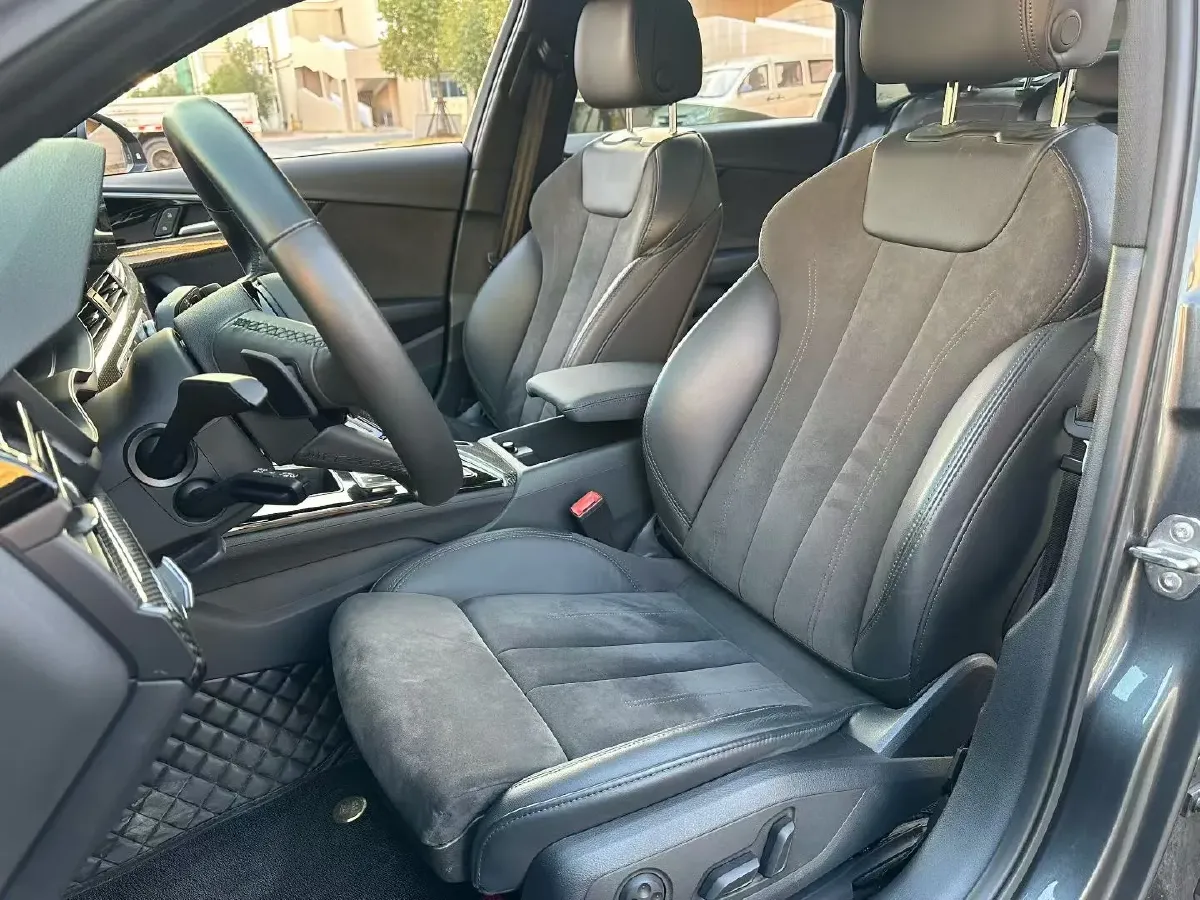 2022 Audi A4L 2.0T 252HP L4 7DCT,autocango,china used car exporter,china ev exporter,chinese used car exporter,chinese used ev exporter