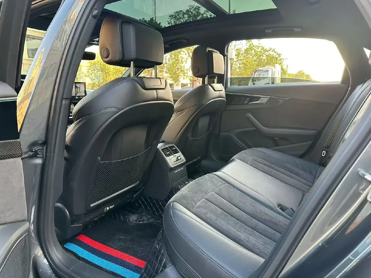 2022 Audi A4L 2.0T 252HP L4 7DCT,autocango,china used car exporter,china ev exporter,chinese used car exporter,chinese used ev exporter