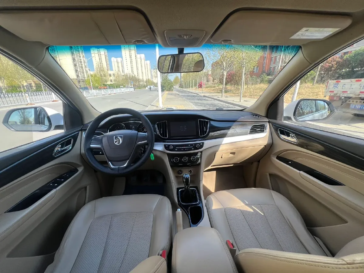 2016 BaoJun 730 1.5L 112HP L4 5MT,autocango,china used car exporter,china ev exporter,chinese used car exporter,chinese used ev exporter