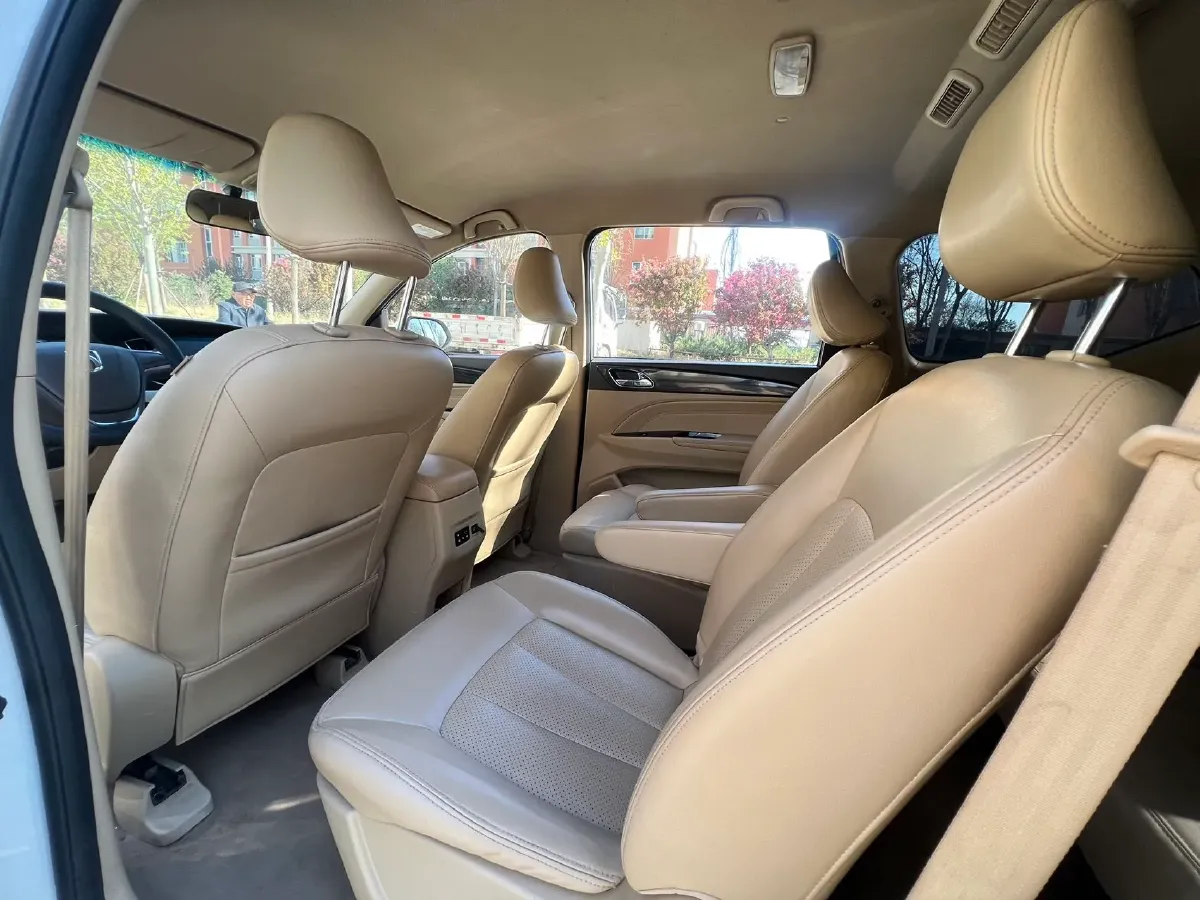 2016 BaoJun 730 1.5L 112HP L4 5MT,autocango,china used car exporter,china ev exporter,chinese used car exporter,chinese used ev exporter