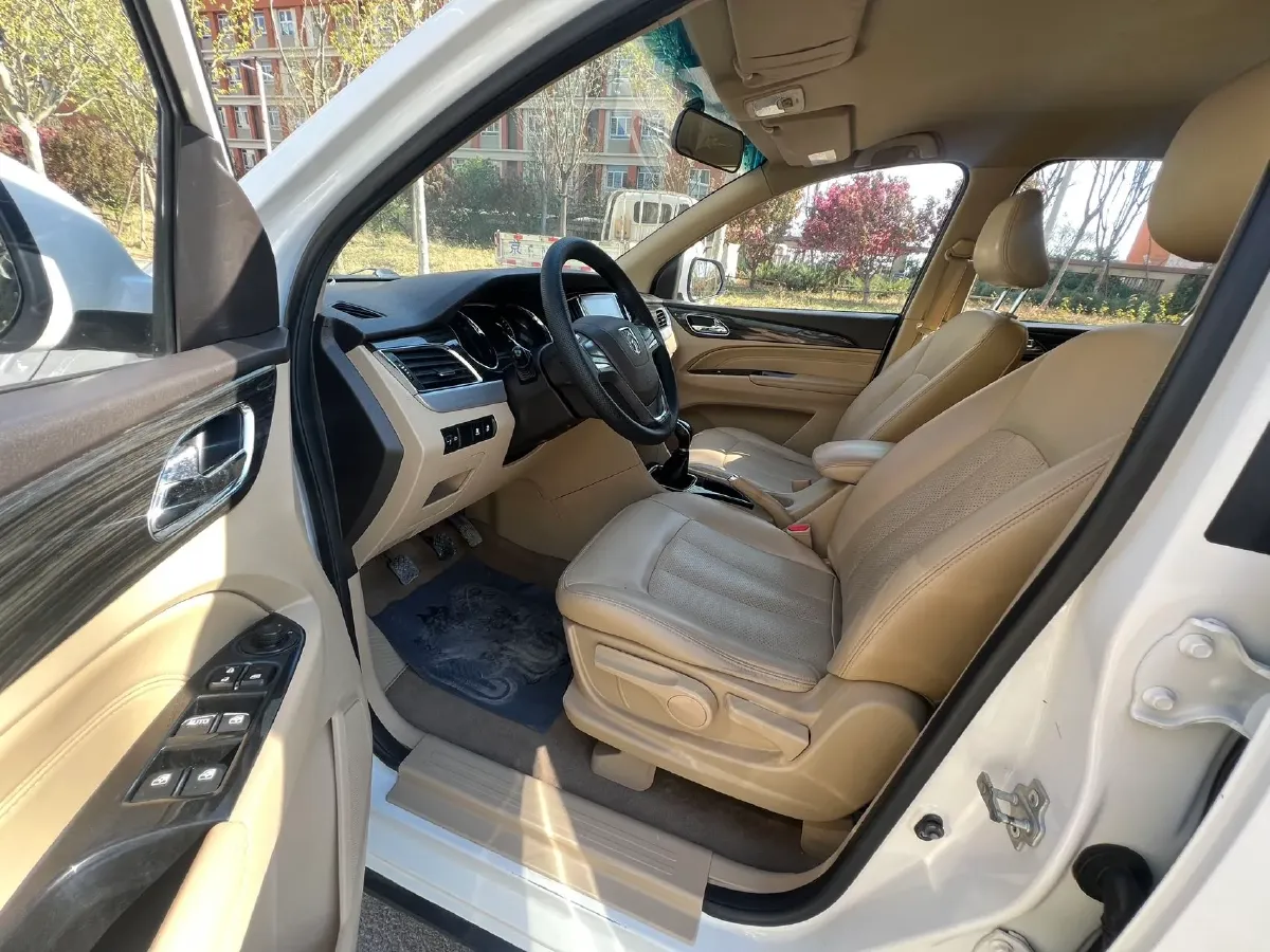 2016 BaoJun 730 1.5L 112HP L4 5MT,autocango,china used car exporter,china ev exporter,chinese used car exporter,chinese used ev exporter
