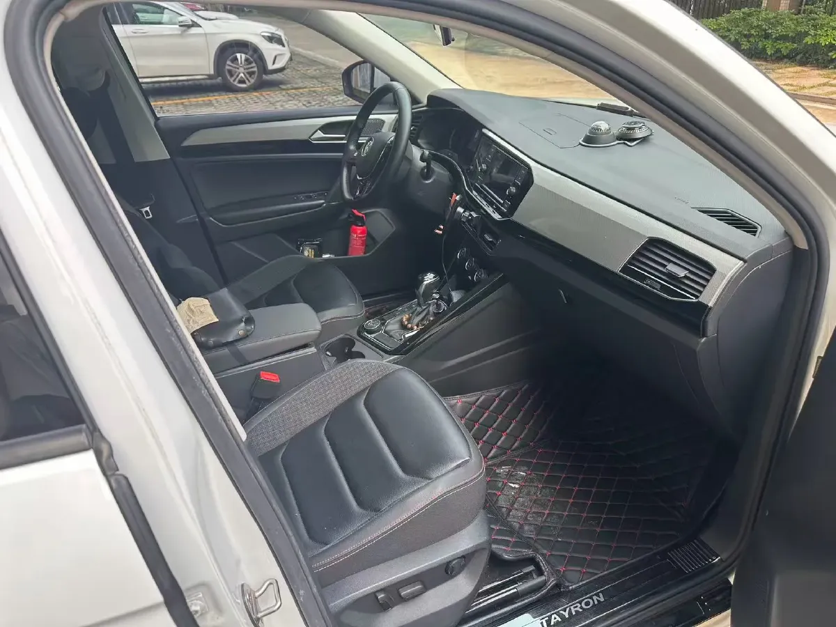 2019 MINI CLUBMAN 1.5T 102HP L3 6AT,autocango,china used car exporter,china ev exporter,chinese used car exporter,chinese used ev exporter