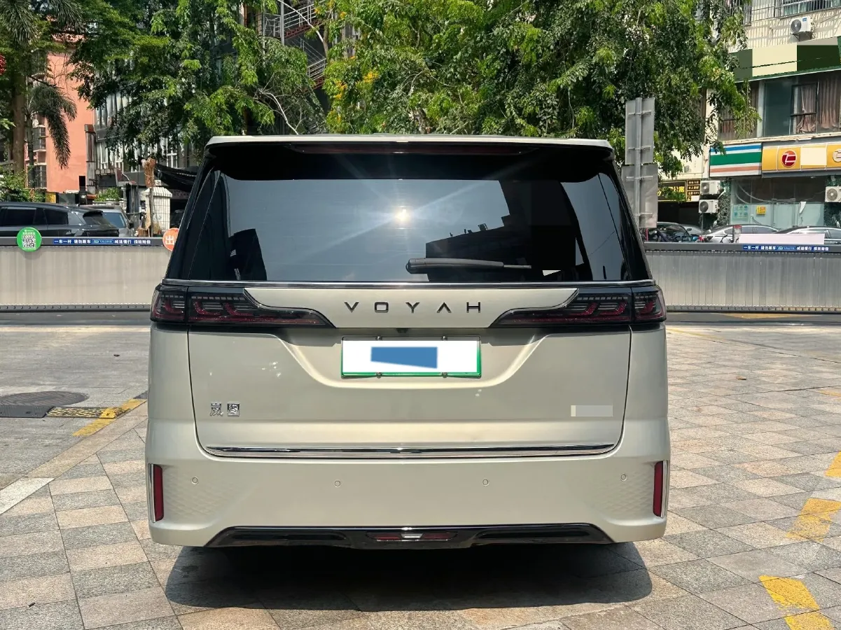 2022 Voyah Dream 1.5T 136HP L4 PHEV 25.57KWH,autocango,china used car exporter,china ev exporter,chinese used car exporter,chinese used ev exporter