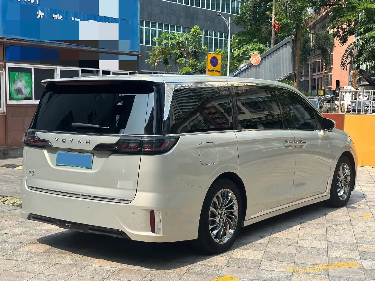 2022 Voyah Dream 1.5T 136HP L4 PHEV 25.57KWH,autocango,china used car exporter,china ev exporter,chinese used car exporter,chinese used ev exporter
