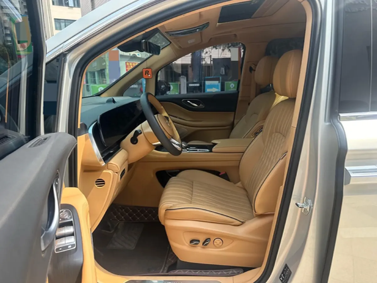 2022 Voyah Dream 1.5T 136HP L4 PHEV 25.57KWH,autocango,china used car exporter,china ev exporter,chinese used car exporter,chinese used ev exporter