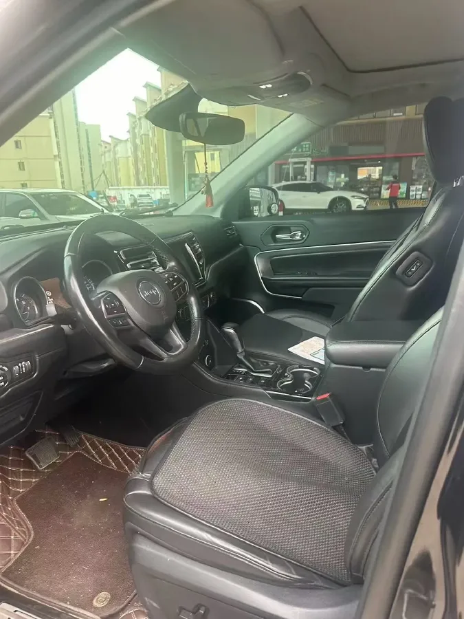 2018 Jeep Grand Commander 2.0T 265HP L4 9AT,autocango,china used car exporter,china ev exporter,chinese used car exporter,chinese used ev exporter