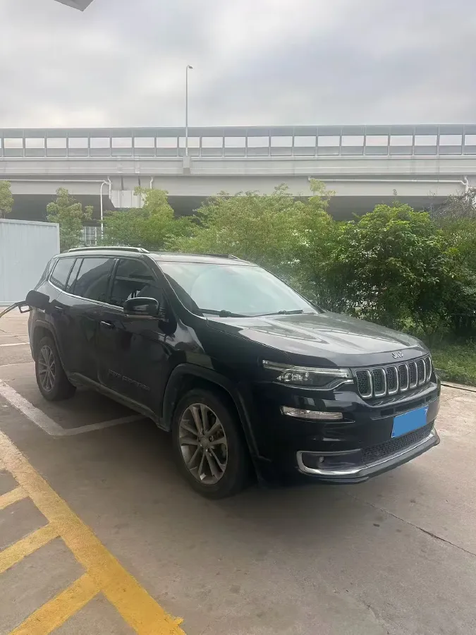 2018 Jeep Grand Commander 2.0T 265HP L4 9AT,autocango,china used car exporter,china ev exporter,chinese used car exporter,chinese used ev exporter