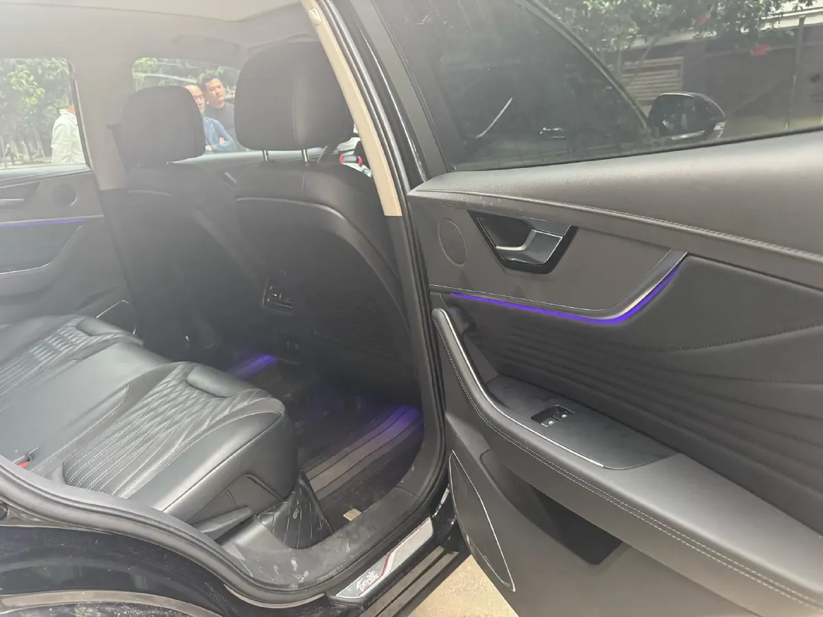 2023 HongQi HS5 2.0T 252HP L4 8AT,autocango,china used car exporter,china ev exporter,chinese used car exporter,chinese used ev exporter