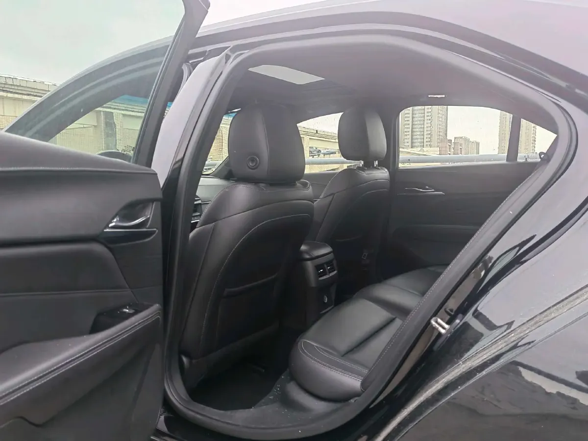 2021 Cadillac CT4 2.0T 237HP L4 8AT,autocango,china used car exporter,china ev exporter,chinese used car exporter,chinese used ev exporter