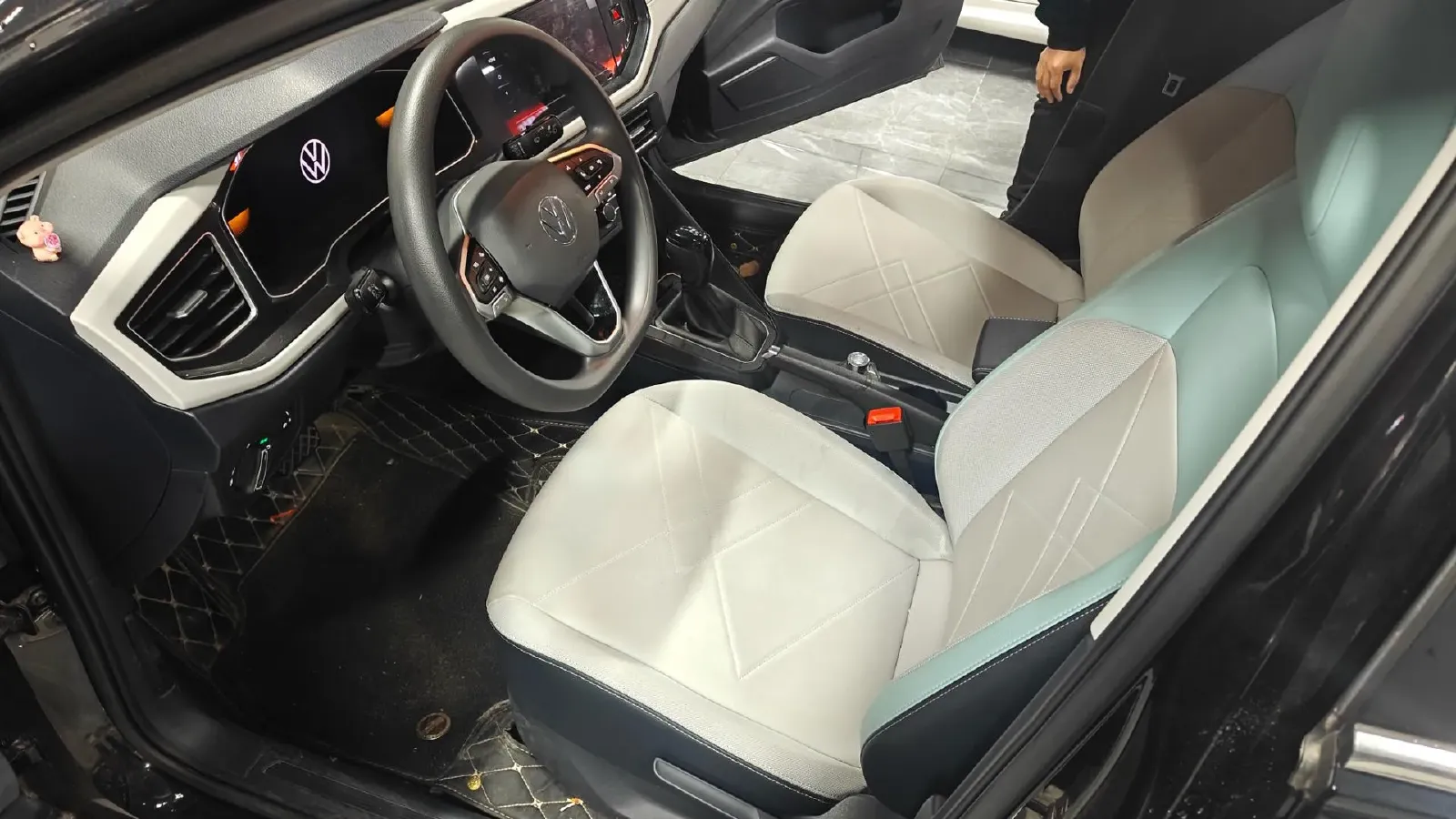 2023 ChangAn Lamore 1.5T 170HP L4 7DCT,autocango,china used car exporter,china ev exporter,chinese used car exporter,chinese used ev exporter