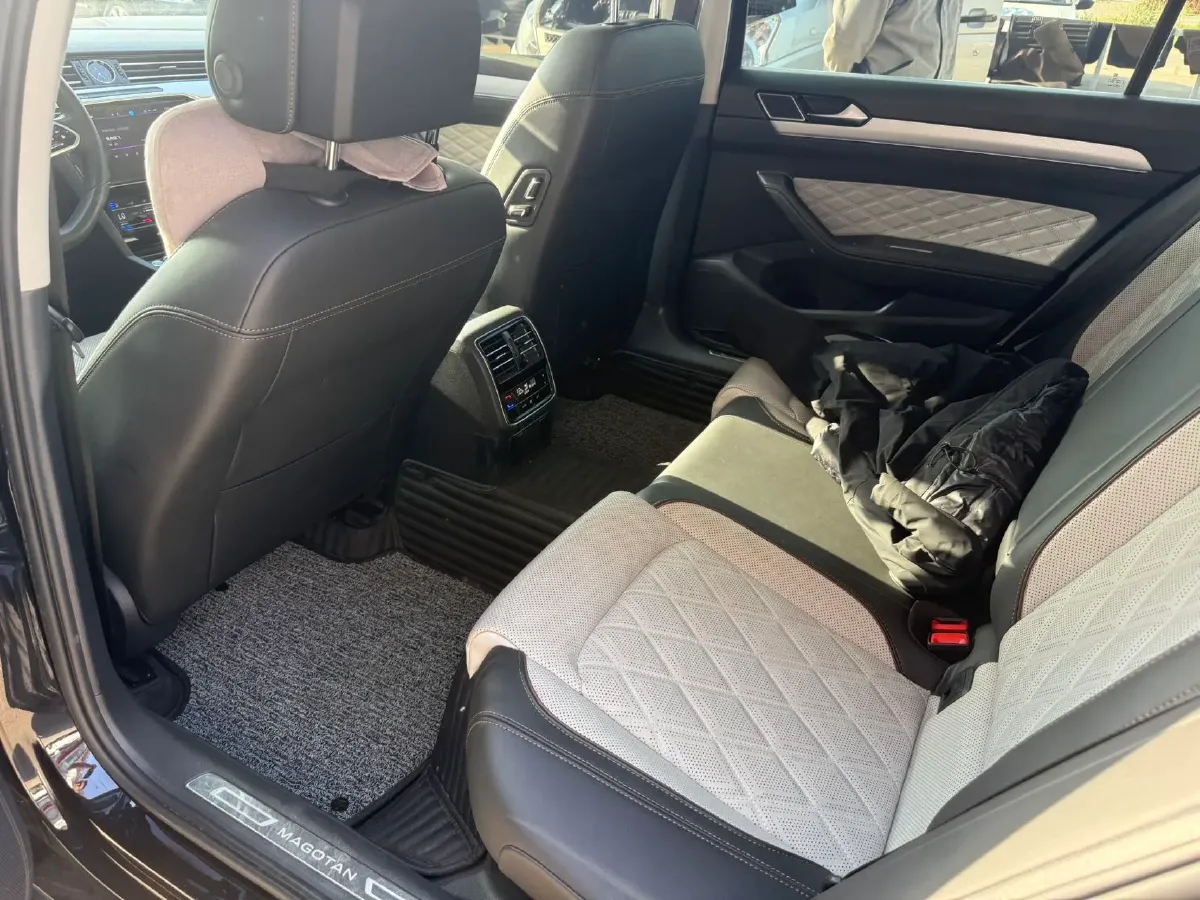 2023 Volkswagen Magotan 2.0T 186HP L4 7DCT,autocango,china used car exporter,china ev exporter,chinese used car exporter,chinese used ev exporter