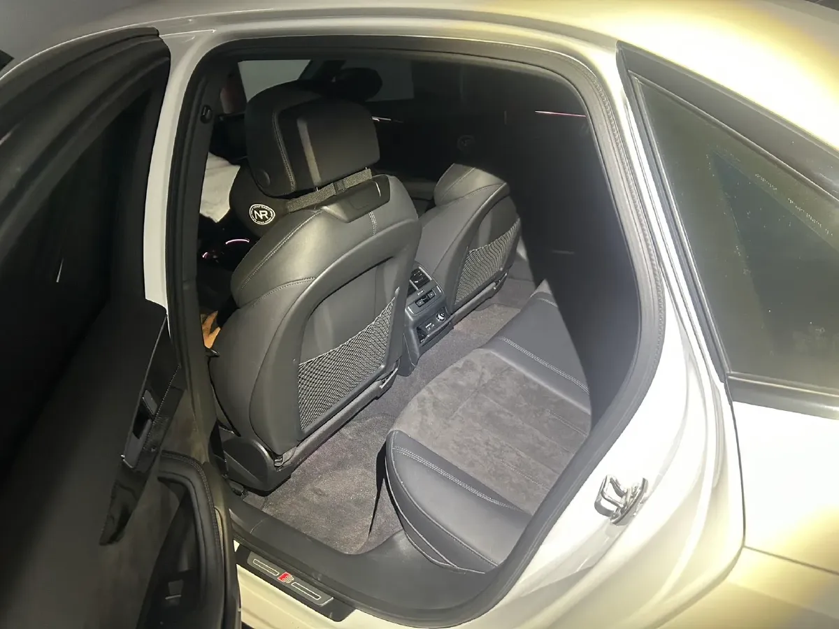 2024 Audi A4L 2.0T 245HP L4 7DCT,autocango,china used car exporter,china ev exporter,chinese used car exporter,chinese used ev exporter