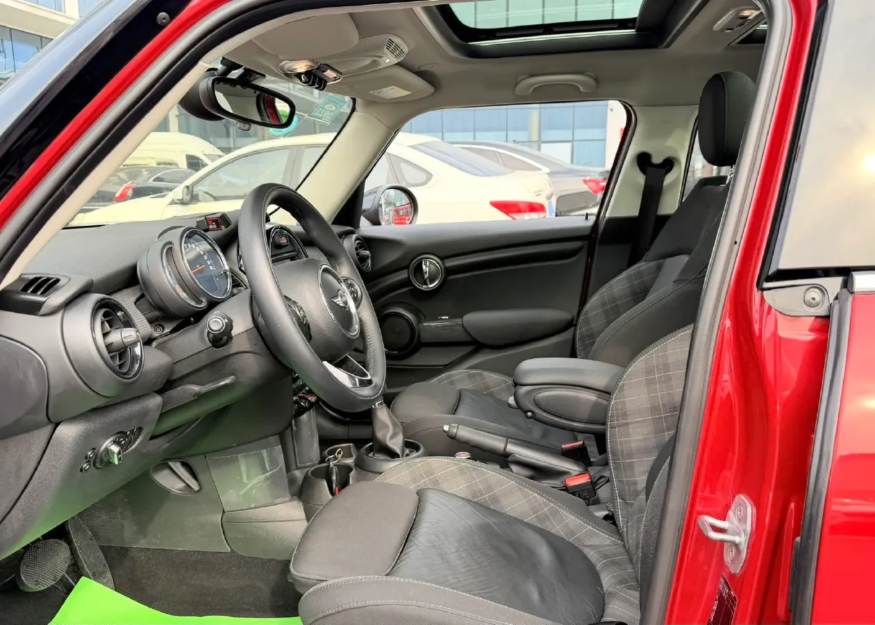 2016 MINI MINI 1.5T 136HP L3 6AT,autocango,china used car exporter,china ev exporter,chinese used car exporter,chinese used ev exporter