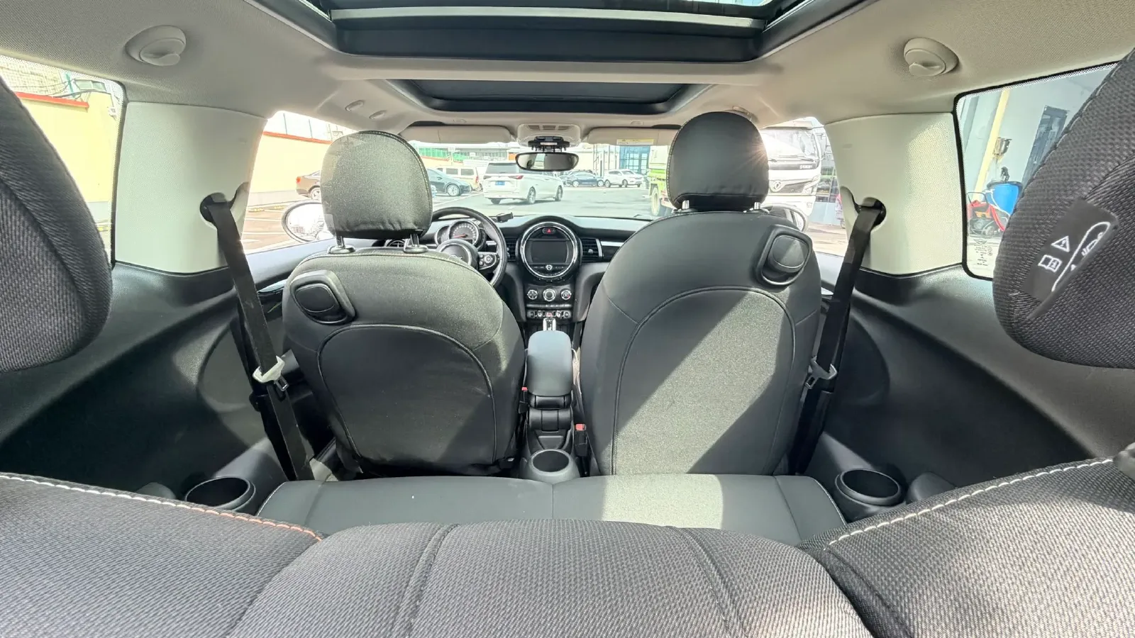 2019 MINI MINI 1.5T 102HP L3 7DCT,autocango,china used car exporter,china ev exporter,chinese used car exporter,chinese used ev exporter