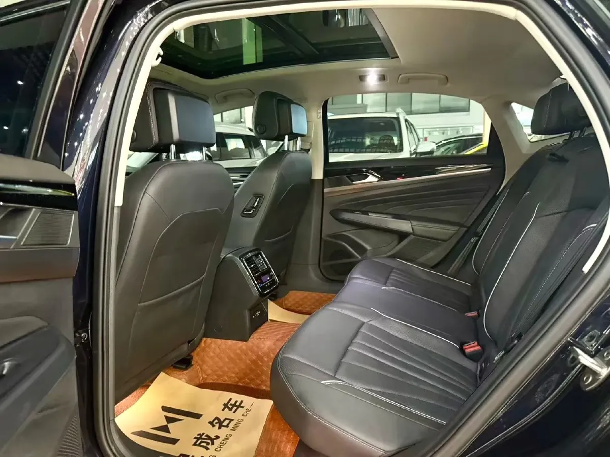 2024 Volkswagen Passat 2.0T 220HP L4 7DCT,autocango,china used car exporter,china ev exporter,chinese used car exporter,chinese used ev exporter