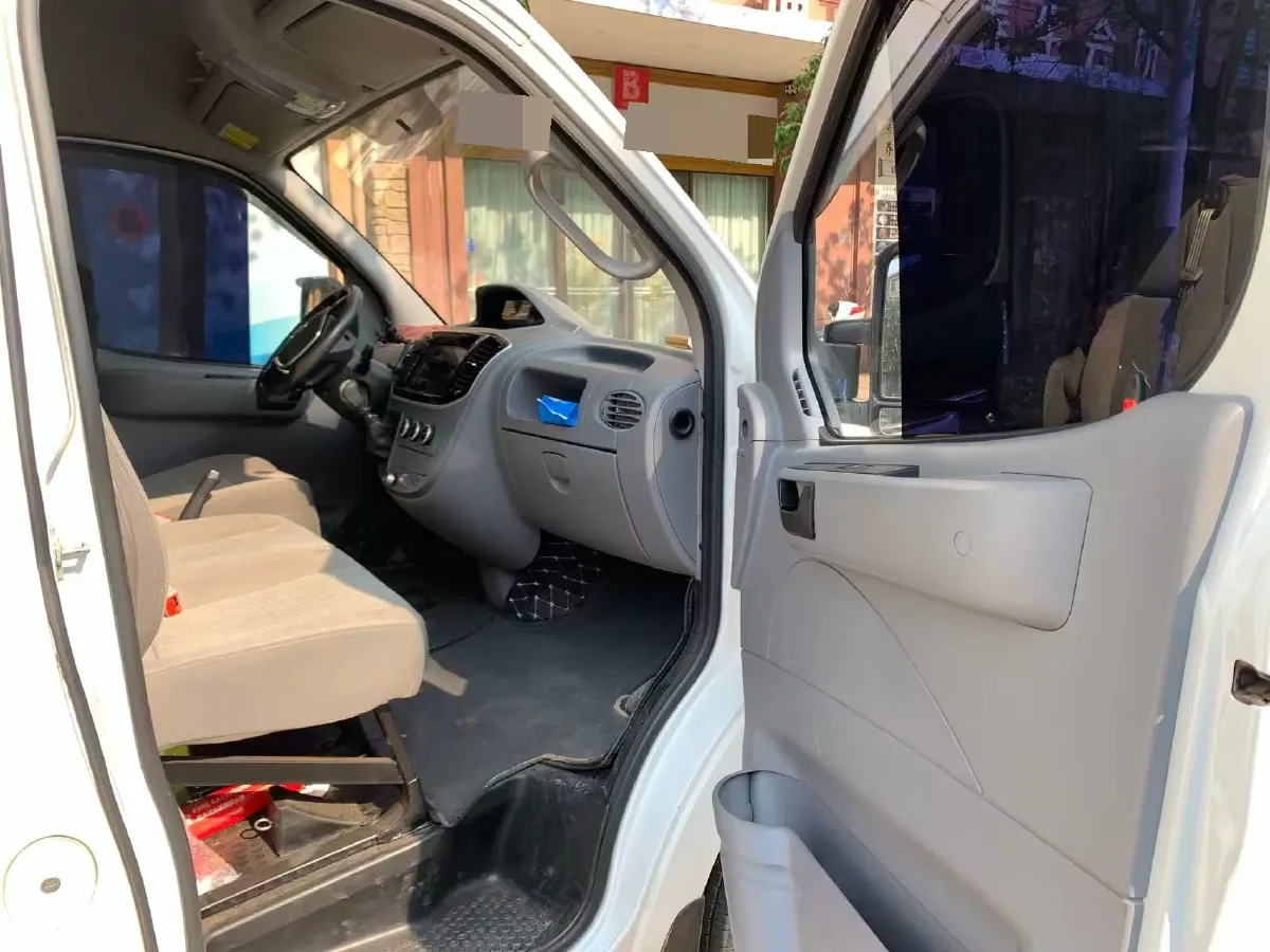 2021 MAXUS XinTu V80 2.0T 139HP L4 6MT,autocango,china used car exporter,china ev exporter,chinese used car exporter,chinese used ev exporter