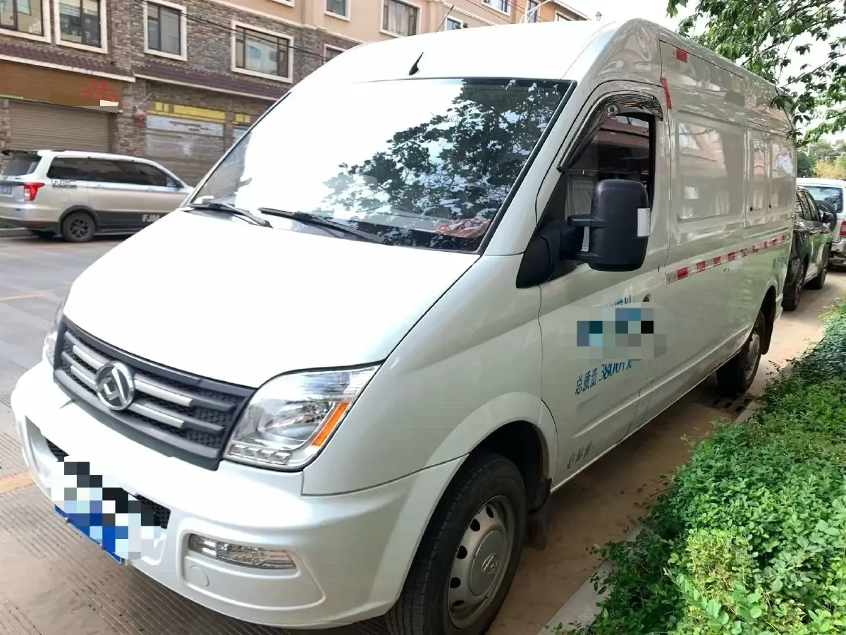 2021 MAXUS XinTu V80 2.0T 139HP L4 6MT,autocango,china used car exporter,china ev exporter,chinese used car exporter,chinese used ev exporter