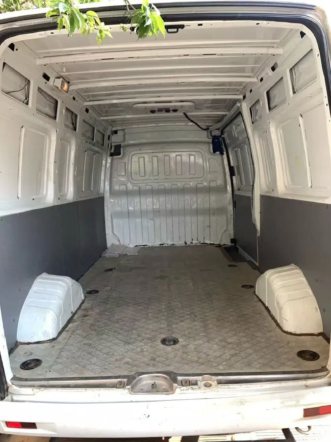 2021 MAXUS XinTu V80 2.0T 139HP L4 6MT,autocango,china used car exporter,china ev exporter,chinese used car exporter,chinese used ev exporter