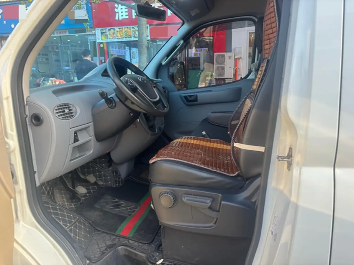 2021 MAXUS XinTu V80 2.0T 139HP L4 6MT,autocango,china used car exporter,china ev exporter,chinese used car exporter,chinese used ev exporter