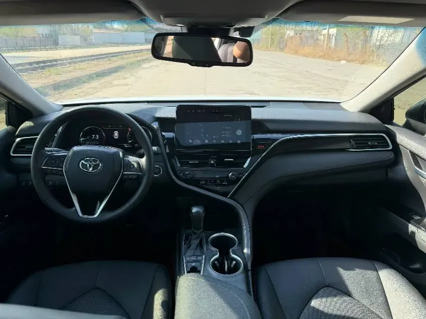 2021 Toyota Camry 2.5L 209HP L4 8AT,autocango,china used car exporter,china ev exporter,chinese used car exporter,chinese used ev exporter