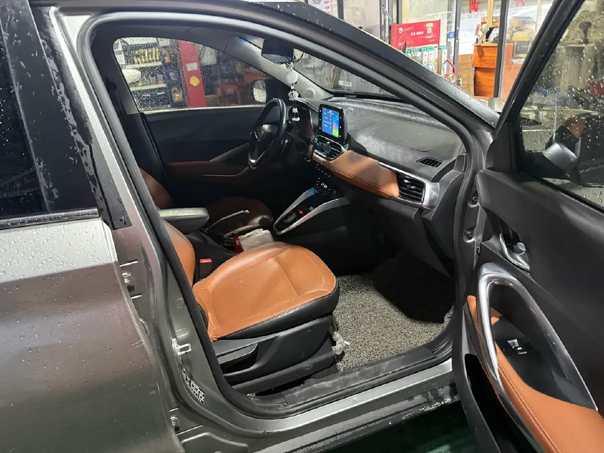 2017 HaiMa S5 Young Edition 1.6L 122HP L4 5MT,autocango,china used car exporter,china ev exporter,chinese used car exporter,chinese used ev exporter