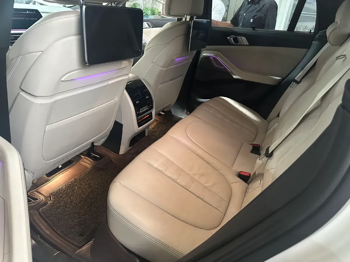 2021 BMW X6 3.0T 340HP L6 8AT,autocango,china used car exporter,china ev exporter,chinese used car exporter,chinese used ev exporter