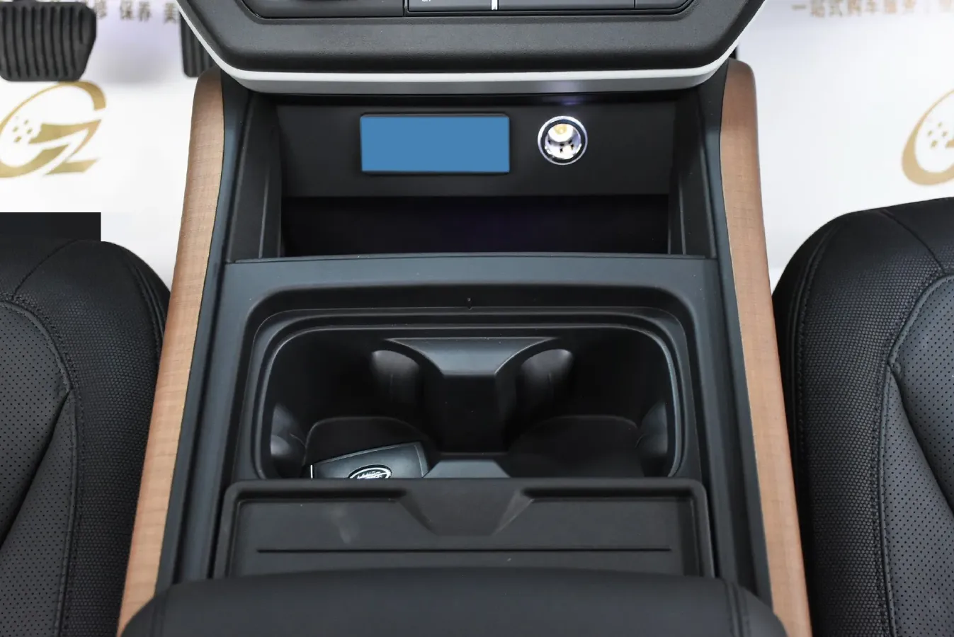 2024 Land Rover Defender 3.0T 400HP L6 8AT,autocango,china used car exporter,china ev exporter,chinese used car exporter,chinese used ev exporter