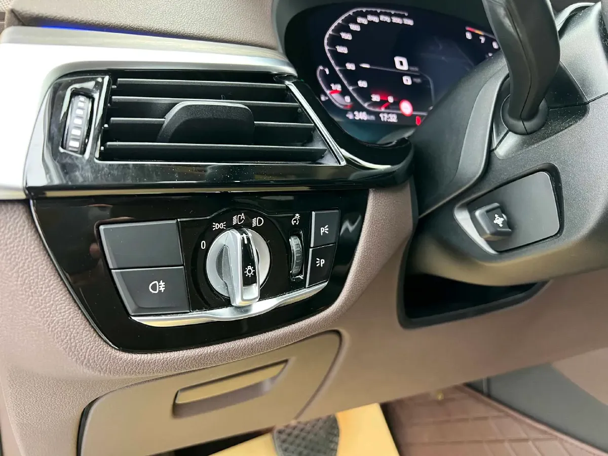 2021 BMW 5 Series 2.0T 252HP L4 8AT,autocango,china used car exporter,china ev exporter,chinese used car exporter,chinese used ev exporter