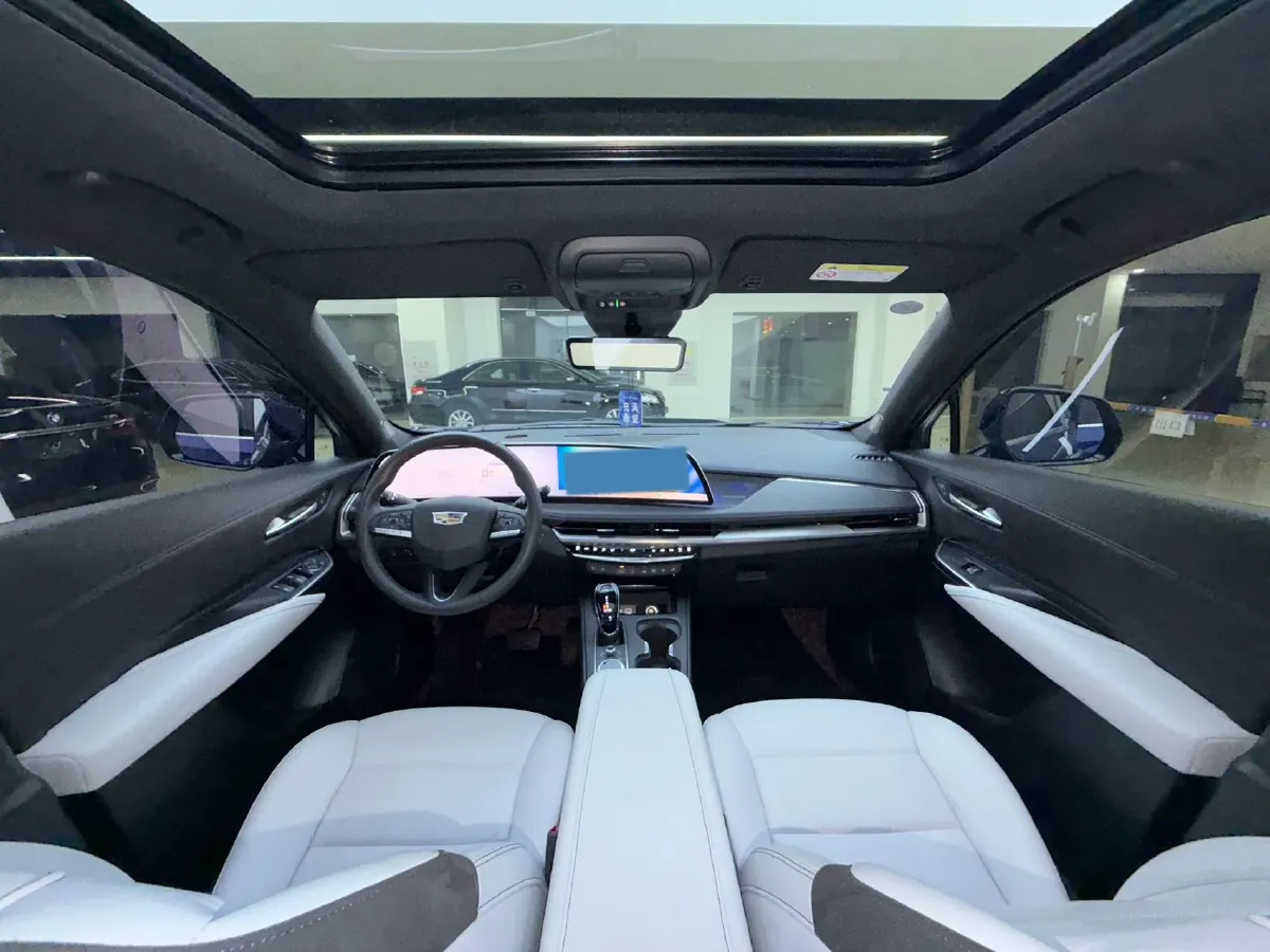 2024 Cadillac XT4 2.0T 237HP L4 9AT,autocango,china used car exporter,china ev exporter,chinese used car exporter,chinese used ev exporter