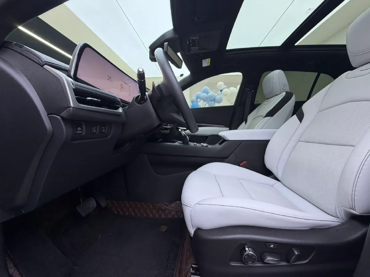 2024 Cadillac XT4 2.0T 237HP L4 9AT,autocango,china used car exporter,china ev exporter,chinese used car exporter,chinese used ev exporter