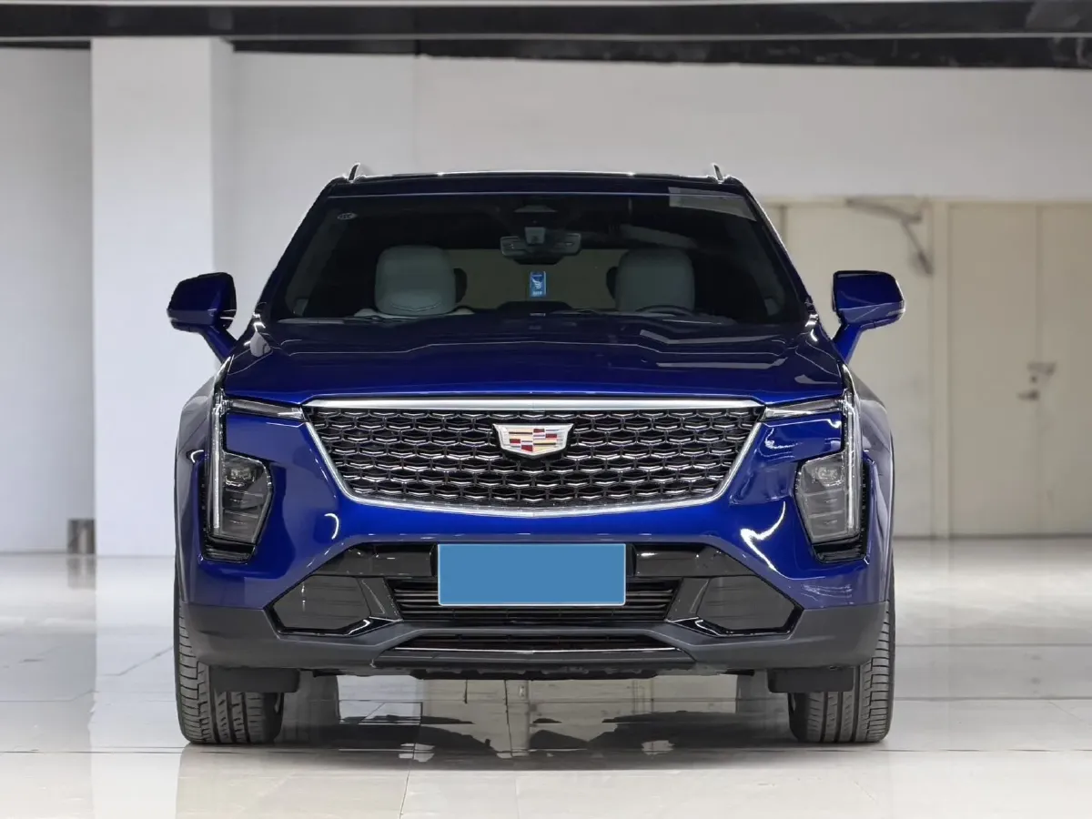 2024 Cadillac XT4 2.0T 237HP L4 9AT,autocango,china used car exporter,china ev exporter,chinese used car exporter,chinese used ev exporter