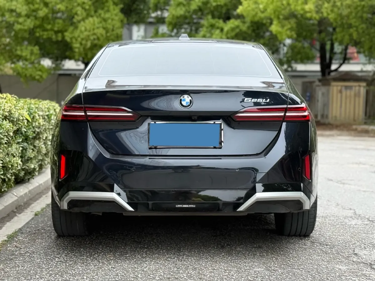 2024 BMW 5 Series 2.0T 190HP L4 8AT,autocango,china used car exporter,china ev exporter,chinese used car exporter,chinese used ev exporter