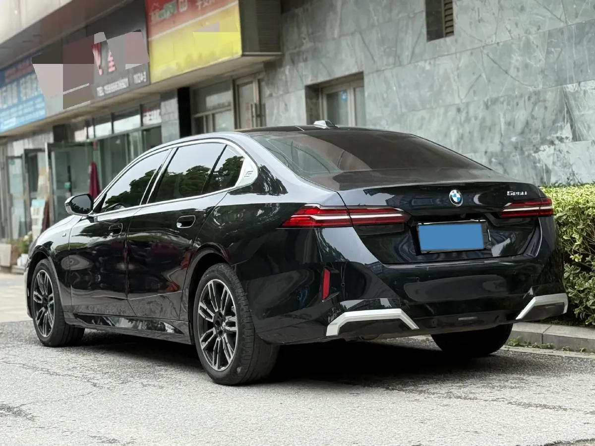 2024 BMW 5 Series 2.0T 190HP L4 8AT,autocango,china used car exporter,china ev exporter,chinese used car exporter,chinese used ev exporter