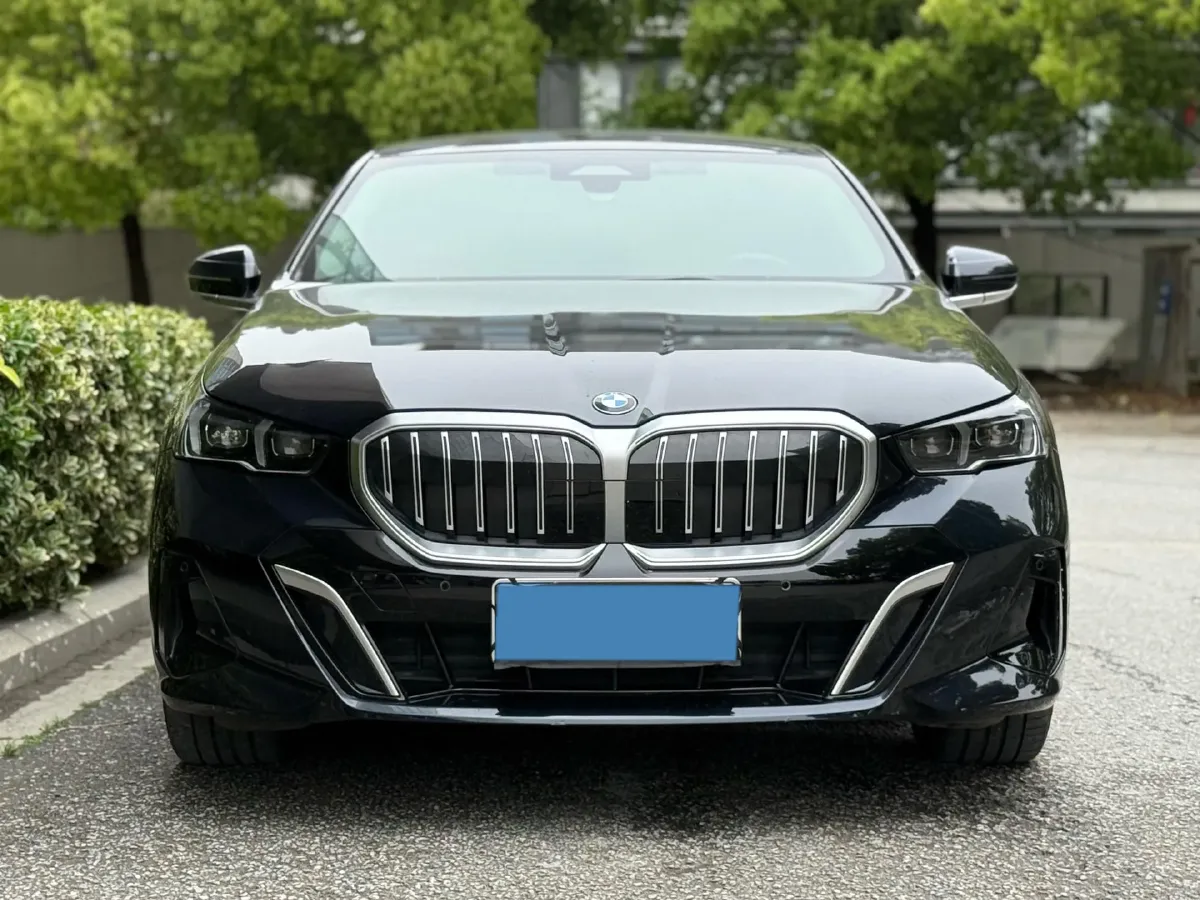 2024 BMW 5 Series 2.0T 190HP L4 8AT,autocango,china used car exporter,china ev exporter,chinese used car exporter,chinese used ev exporter