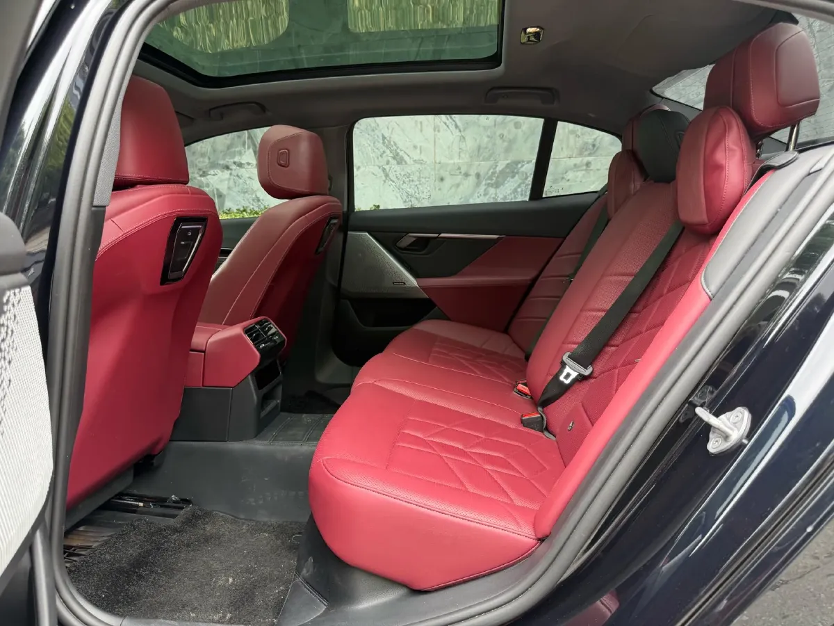 2024 BMW 5 Series 2.0T 190HP L4 8AT,autocango,china used car exporter,china ev exporter,chinese used car exporter,chinese used ev exporter