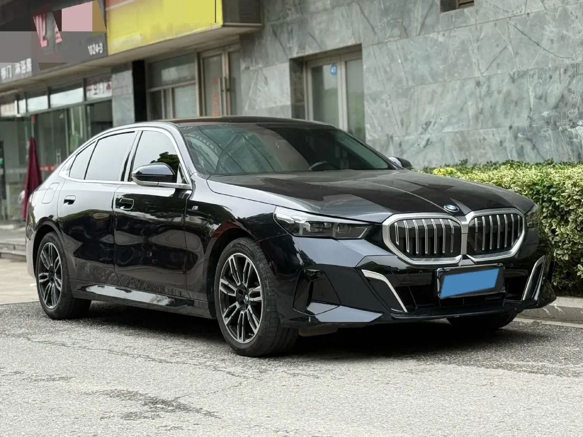 2024 BMW 5 Series 2.0T 190HP L4 8AT,autocango,china used car exporter,china ev exporter,chinese used car exporter,chinese used ev exporter