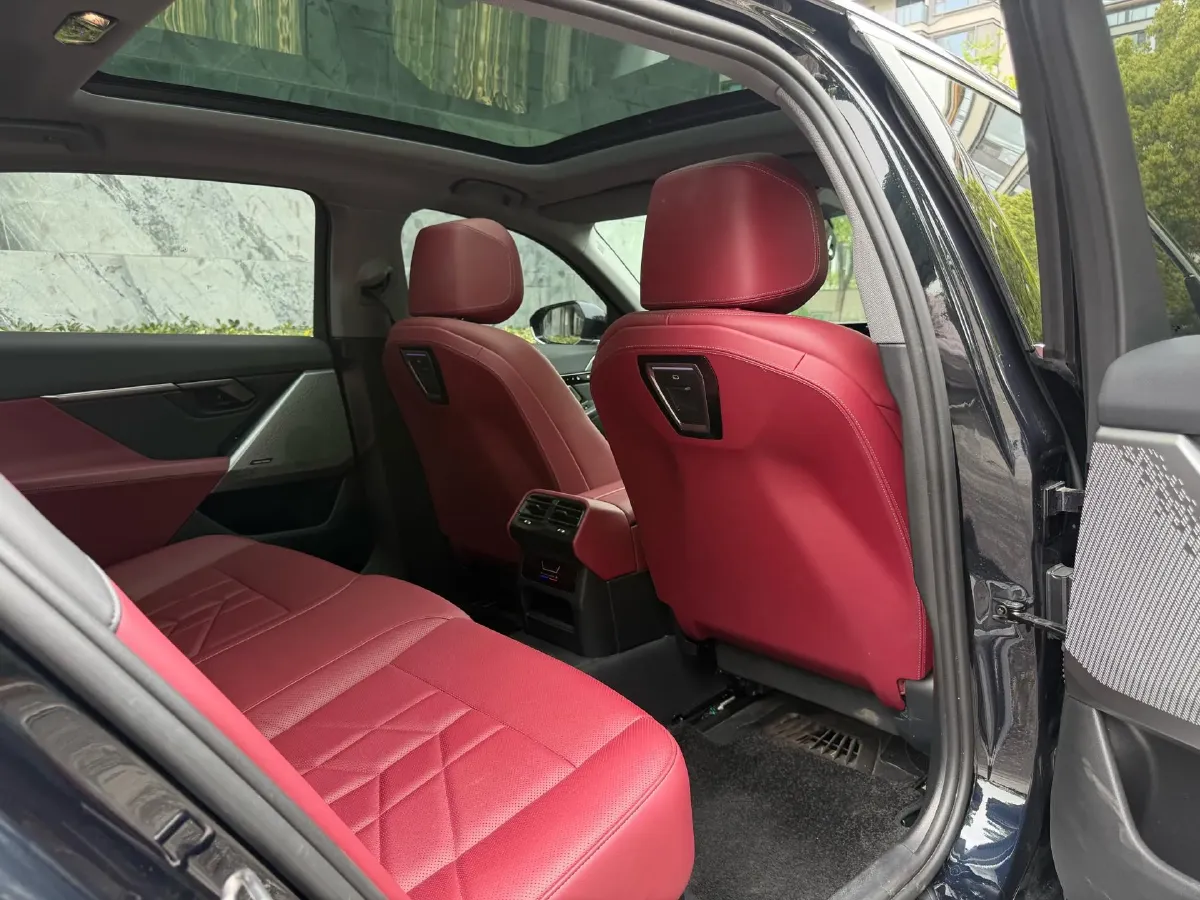 2024 BMW 5 Series 2.0T 190HP L4 8AT,autocango,china used car exporter,china ev exporter,chinese used car exporter,chinese used ev exporter