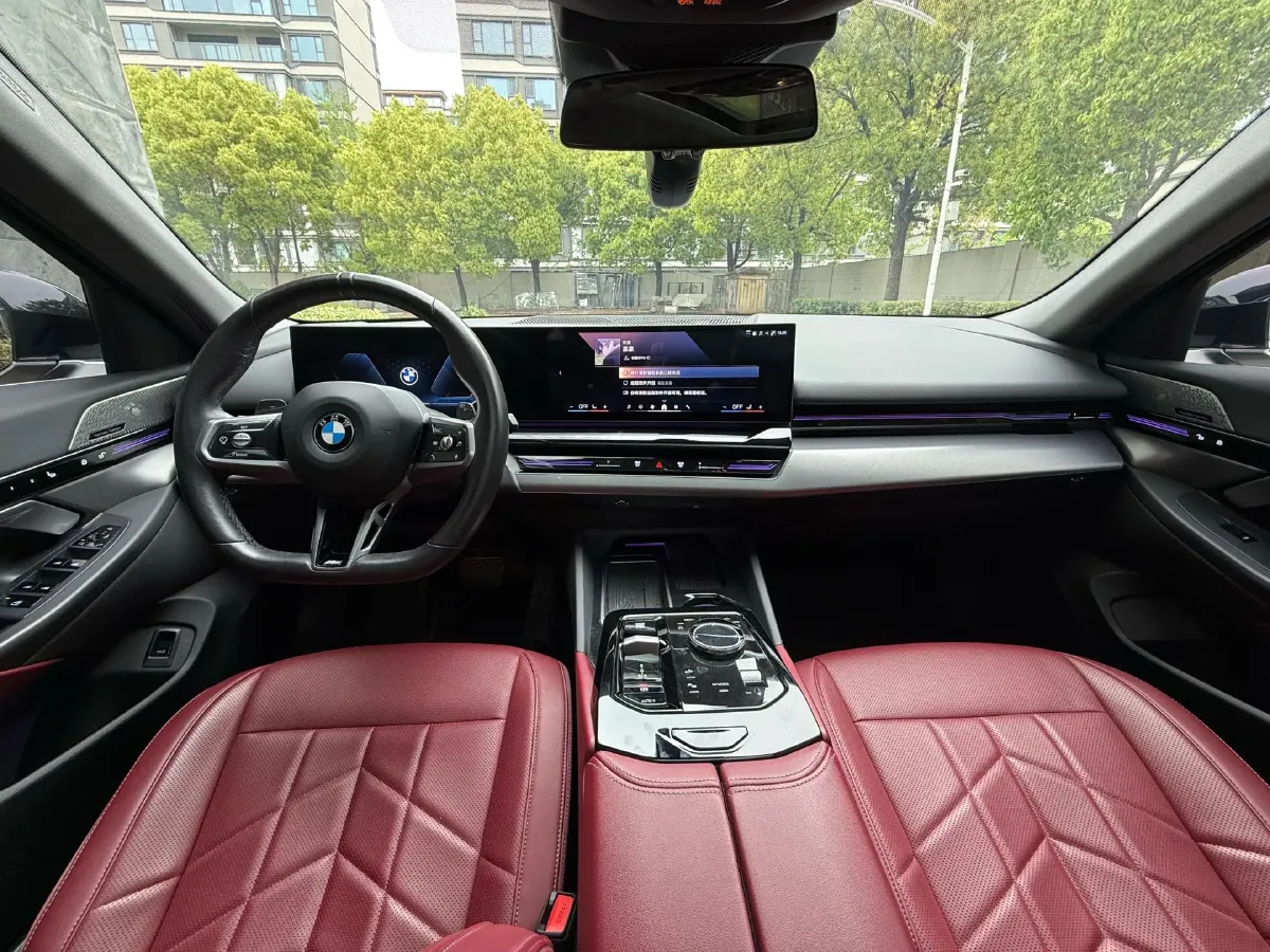 2024 BMW 5 Series 2.0T 190HP L4 8AT,autocango,china used car exporter,china ev exporter,chinese used car exporter,chinese used ev exporter