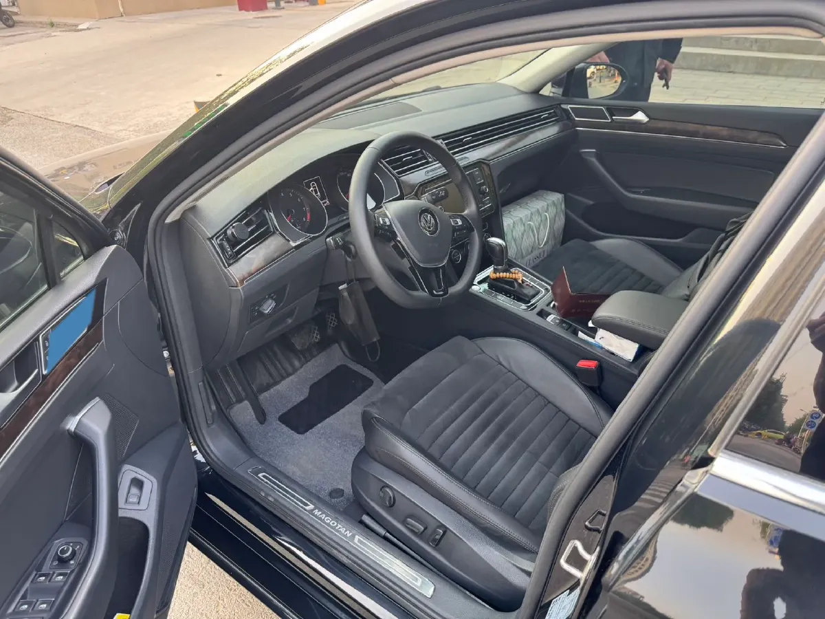 2018 Volkswagen Magotan 1.8T 180HP L4 7DCT,autocango,china used car exporter,china ev exporter,chinese used car exporter,chinese used ev exporter